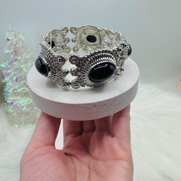 Chunky Bracelet Fashion Jewelry - Picture 4 of 4